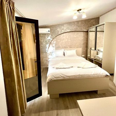 Hotel Marina 2 Букурещ Екстериор снимка