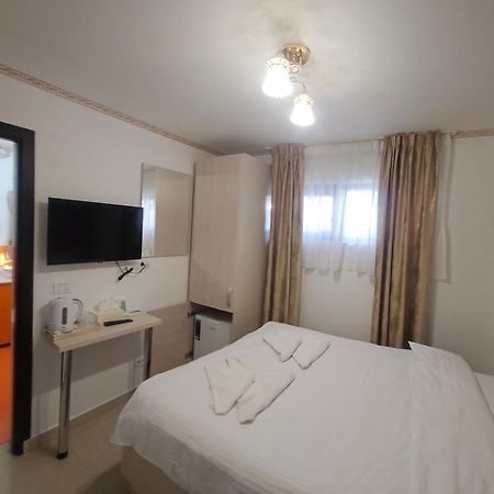 Hotel Marina 2 Букурещ Екстериор снимка