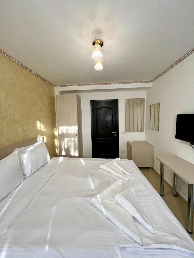Hotel Marina 2 Букурещ Екстериор снимка