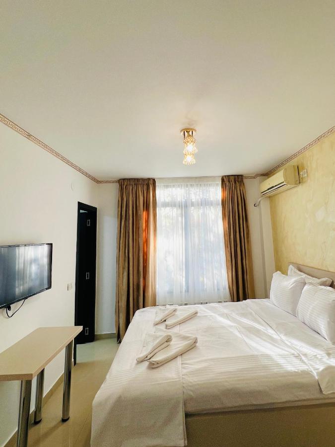 Hotel Marina 2 Букурещ Екстериор снимка