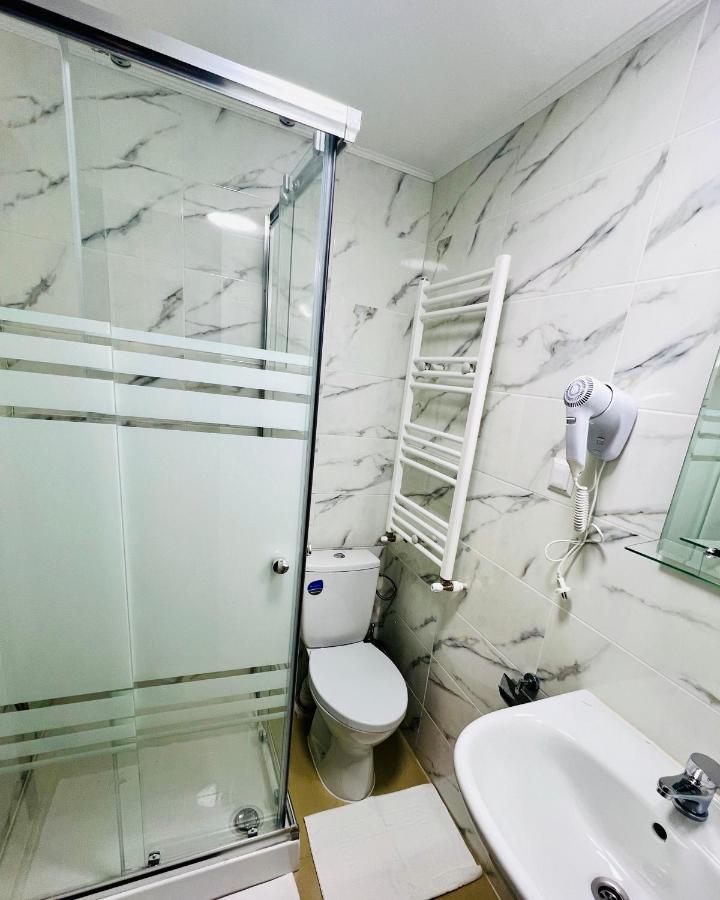 Hotel Marina 2 Букурещ Екстериор снимка