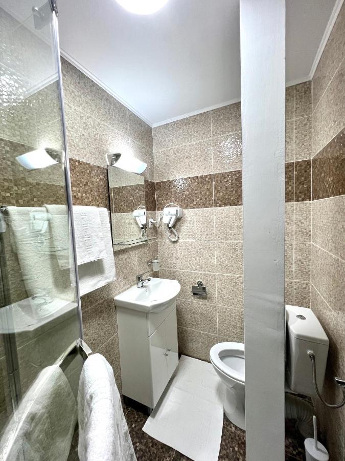 Hotel Marina 2 Букурещ Екстериор снимка