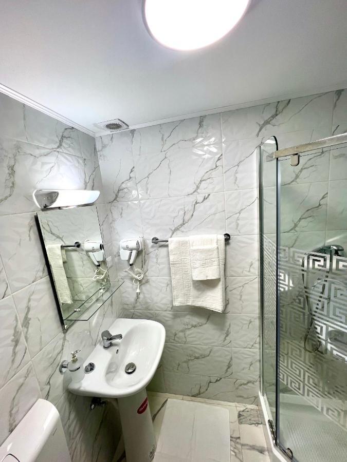 Hotel Marina 2 Букурещ Екстериор снимка
