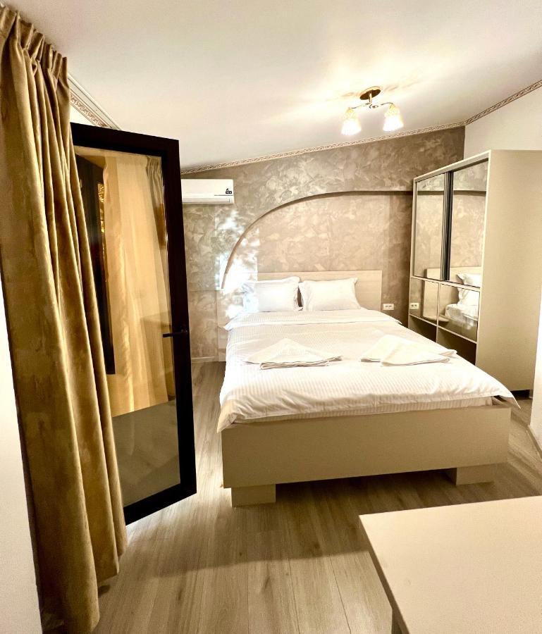 Hotel Marina 2 Букурещ Екстериор снимка
