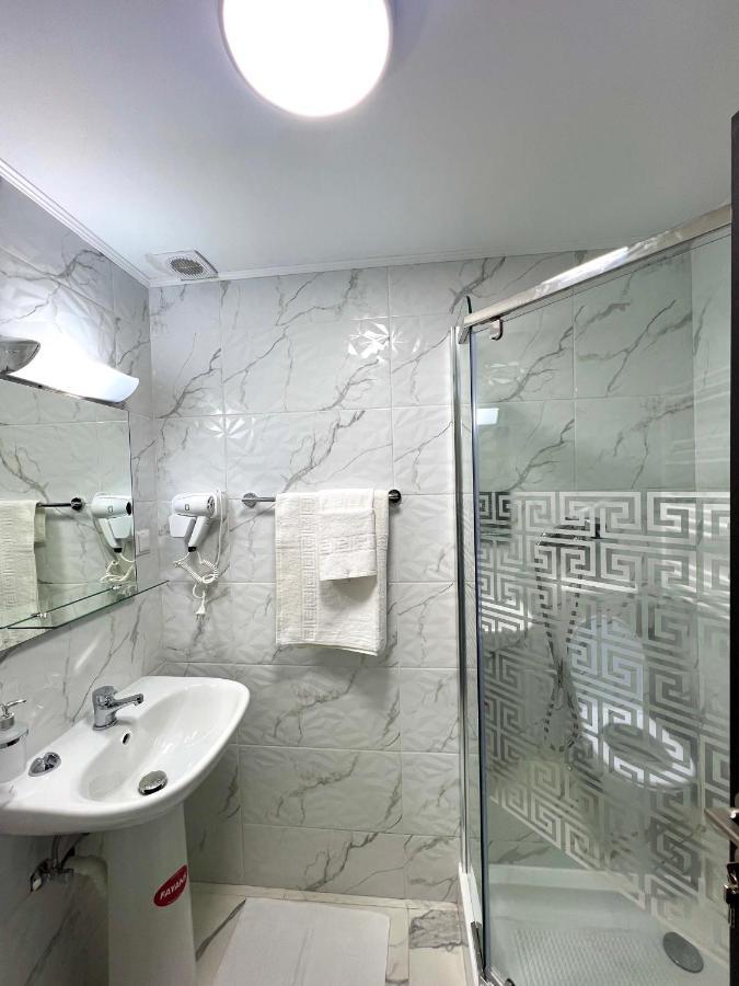 Hotel Marina 2 Букурещ Екстериор снимка