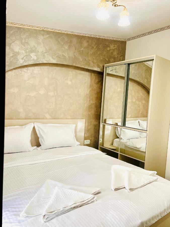 Hotel Marina 2 Букурещ Екстериор снимка