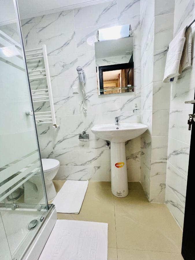 Hotel Marina 2 Букурещ Екстериор снимка