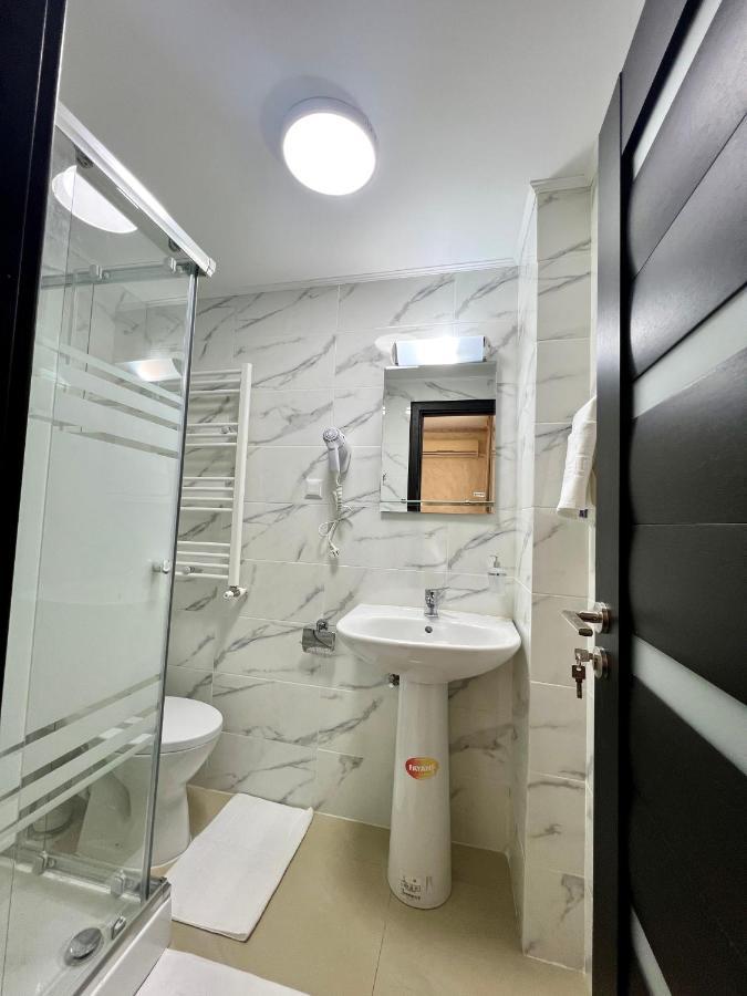 Hotel Marina 2 Букурещ Екстериор снимка
