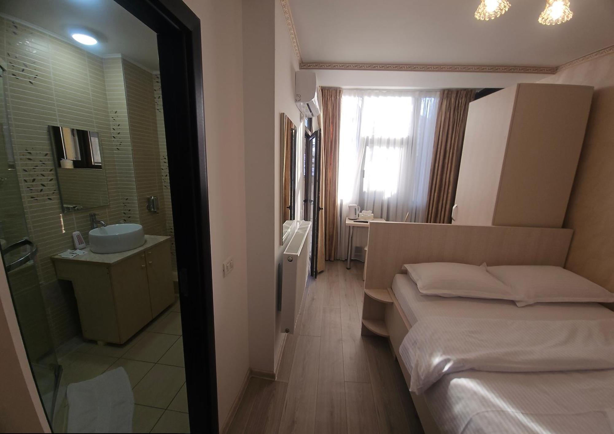 Hotel Marina 2 Букурещ Екстериор снимка