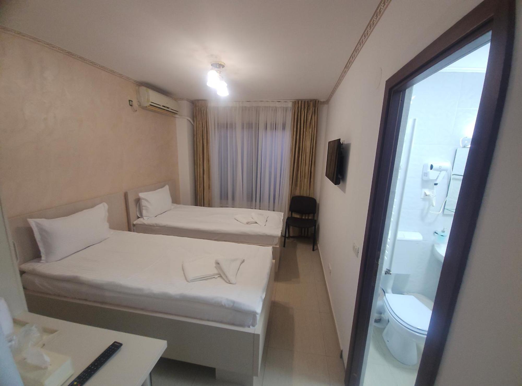 Hotel Marina 2 Букурещ Екстериор снимка