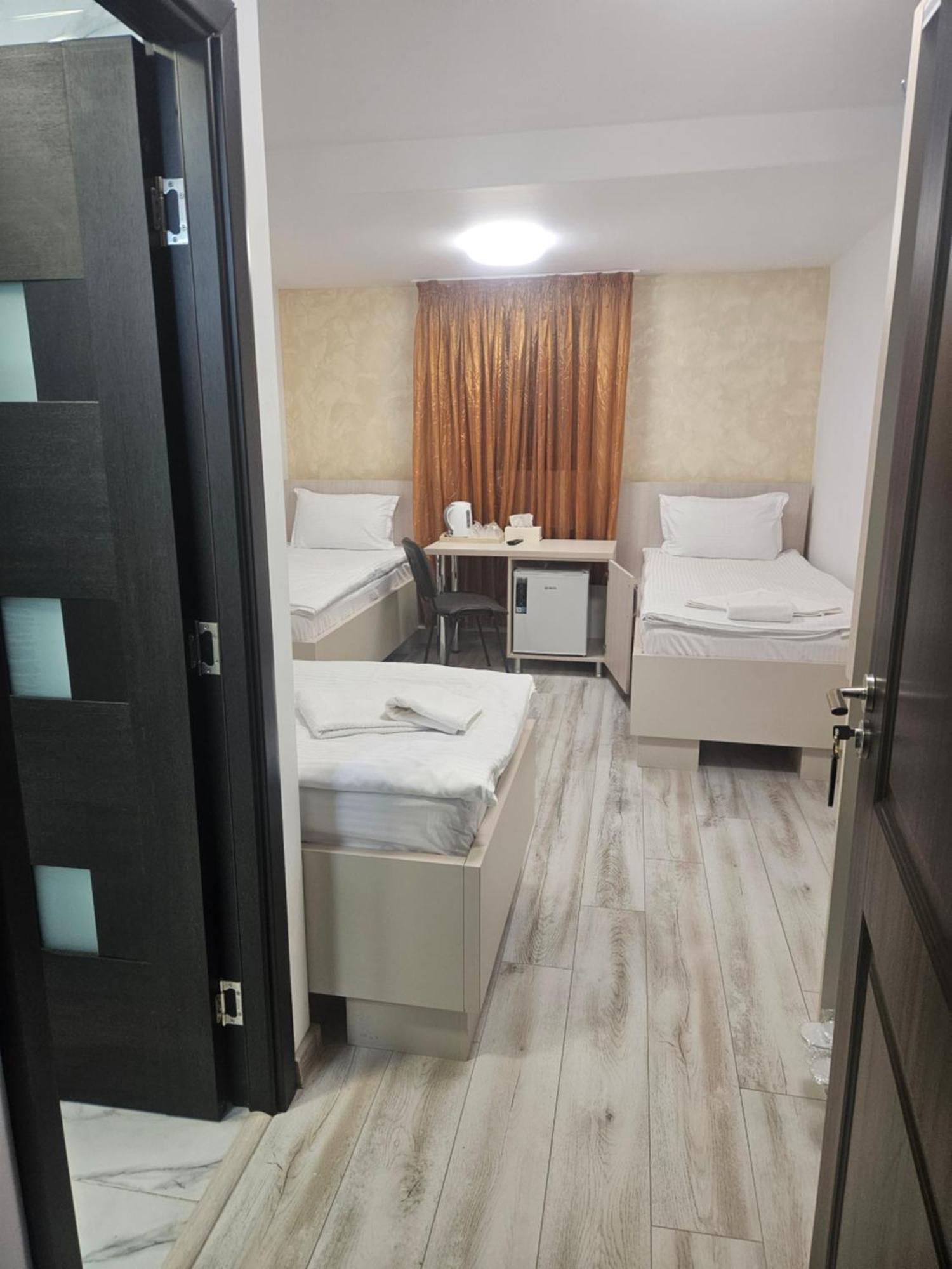 Hotel Marina 2 Букурещ Екстериор снимка